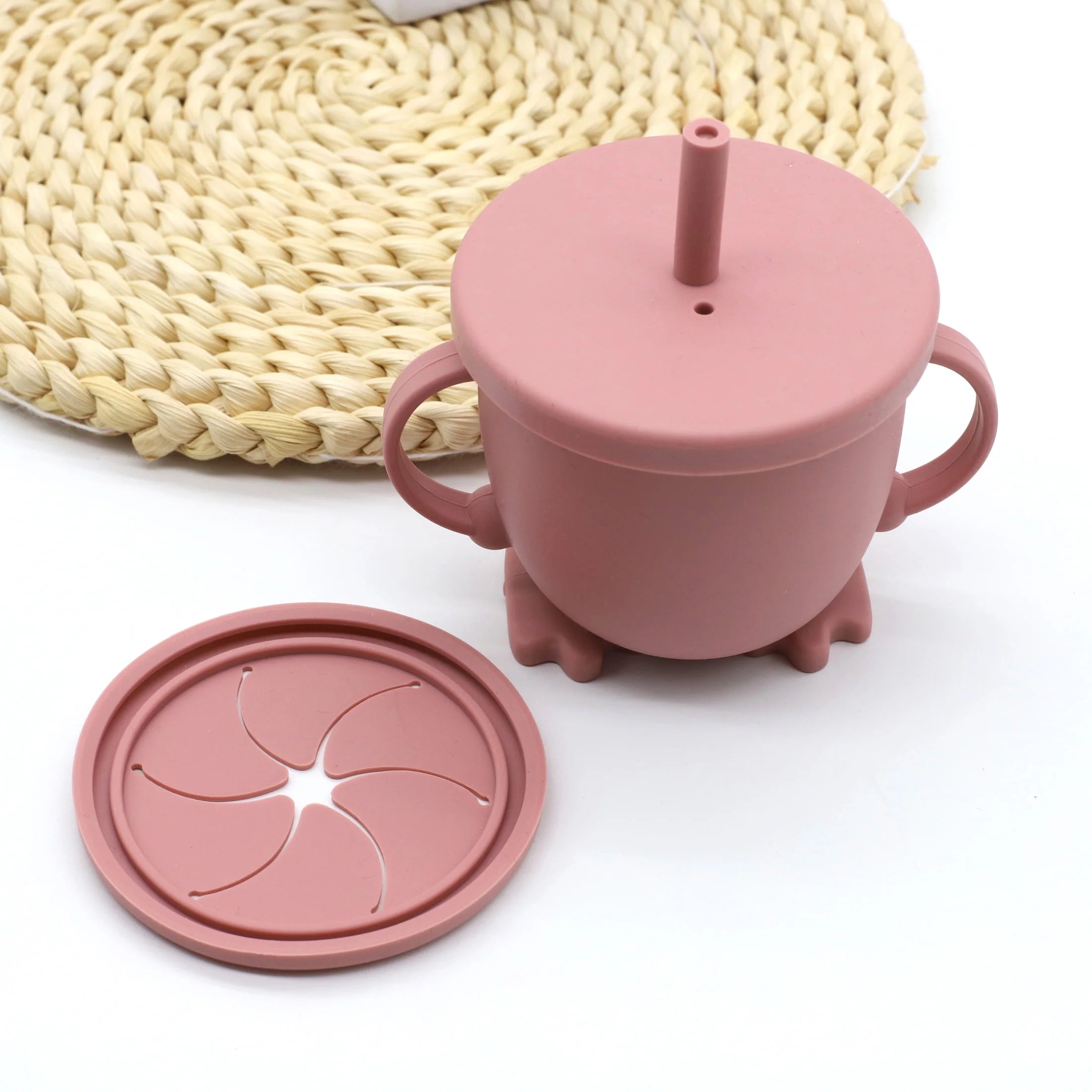 Silicone straw cup with handle, snack cup, multifunctional water cup
